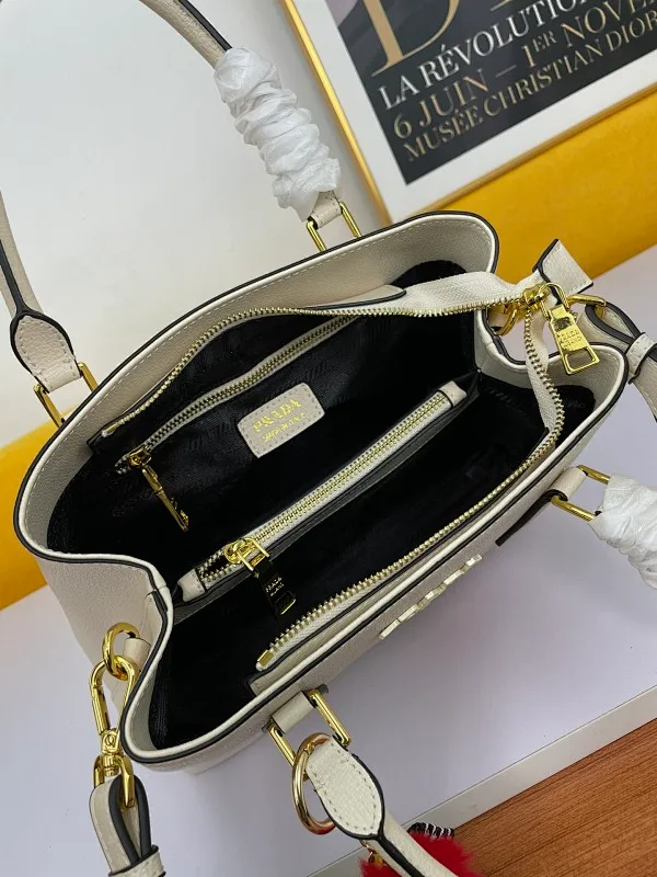 All categories Official website "Brand Women's Bags" Women's Bags 💙 PRADA 2022 official new Prada calfskin handbag wholesale 58002500 High quality Size: 30-22-13CM