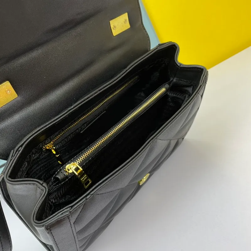 All categories Official website "Brand Women's Bags" Women's Bags 💙 PRADA 2022 official new Prada crossbody bag wholesale 58002900 Original order quality Size: 26-18-11CM