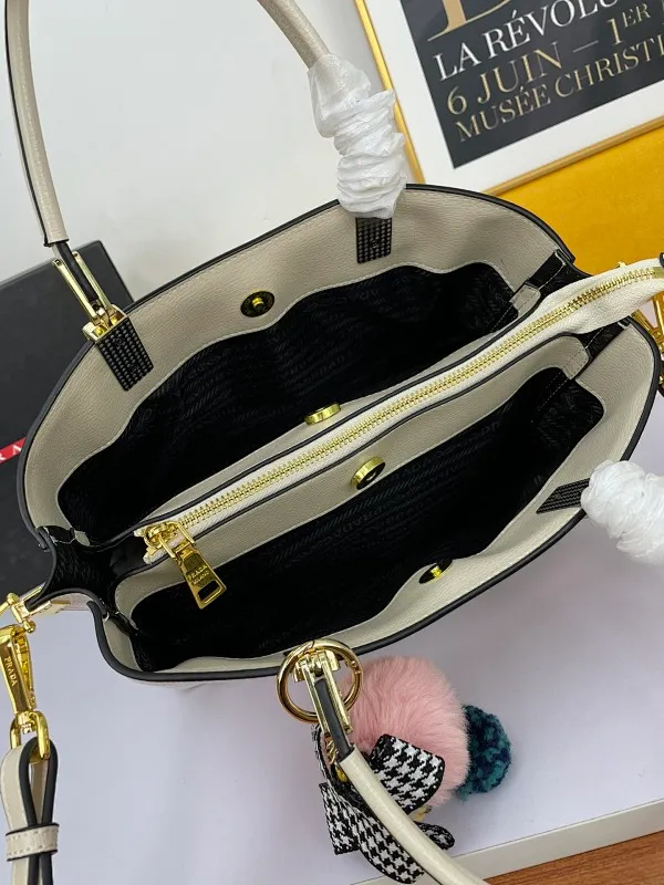 All categories Official website "Brand Women's Bags" Women's Bags 💙 PRADA 2022 Official New Prada Imported Palm Print Cowhide Fabric Handbag Wholesale 58002500 High Quality Size: 30-22-12CM