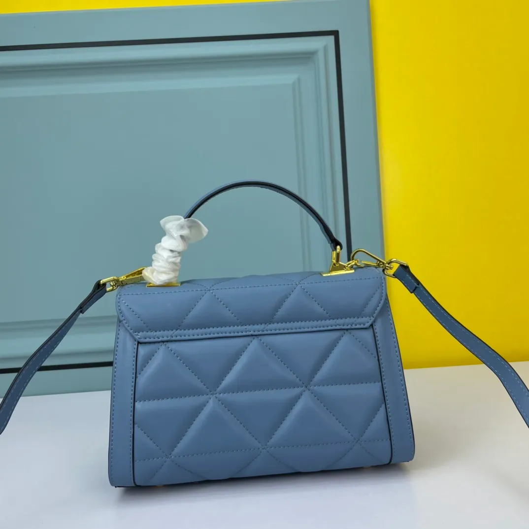 All categories Official website "Brand Women's Bags" Women's Bags 💙 PRADA 2022 official new Prada crossbody bag wholesale 58002900 Original order quality Size: 26-18-11CM