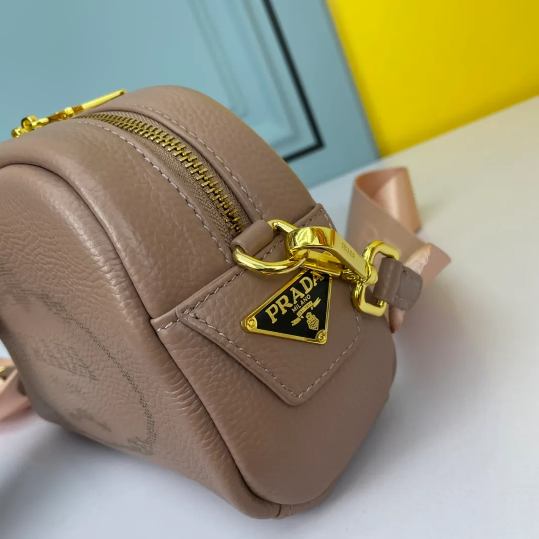 All categories Official website "Brand Women's Bags" Women's Bags 💙 PRADA replica PRADA, fine imitation PRADA bags, PRADA shoulder bags, 2023 official latest version PRADA cowhide camera bag, bag factory, original material, size: 21-14-8CM