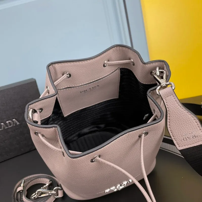 All categories Official website "Brand Women's Bags" Women's Bags 💙 PRADA 2022 official new Prada cowhide backpack wholesale 58001700 High quality Size: 20-25-14CM