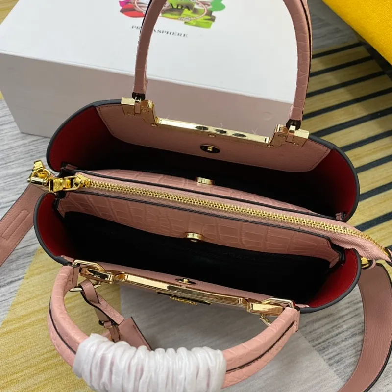 All categories Official website "Brand Women's Bags" Women's Bags 💙 PRADA 2022 official new Prada imported calfskin crossbody bag wholesale 58002500 High quality Size: 30-22-14CM
