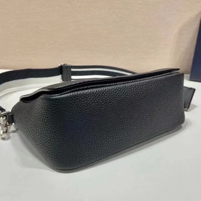 All categories Official website "Brand Women's Bags" Women's Bags 💙 PRADA 2022 official new Prada crossbody bag wholesale Original order quality 58005900 Size: 23-18-9Cm