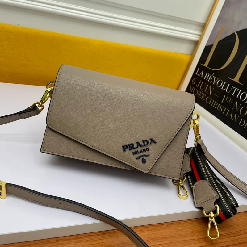 All categories Official website "Brand Women's Bags" Women's Bags 💙 PRADA 2022 official new Prada cowhide crossbody bag wholesale 58002300 High quality Size: 24-15-8CM