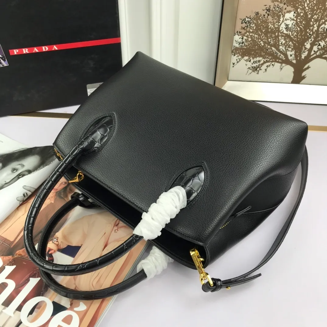 All categories Official website "Brand Women's Bags" Women's Bags 💙 PRADA 2022 official new Prada calfskin handbag wholesale 58002500 High quality Size: 30-24-14CM
