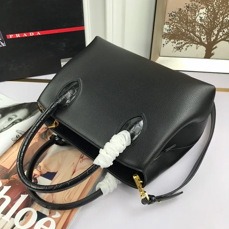 All categories Official website "Brand Women's Bags" Women's Bags 💙 PRADA 2022 official new Prada calfskin handbag wholesale 58002500 High quality Size: 30-24-14CM