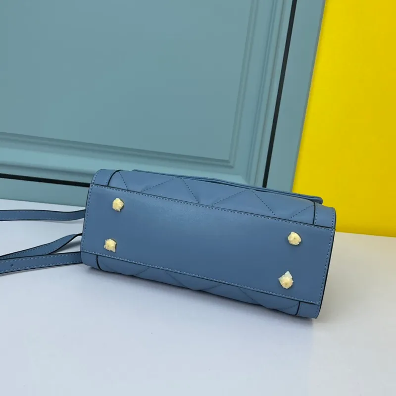 All categories Official website "Brand Women's Bags" Women's Bags 💙 PRADA replica PRADA, fine imitation PRADA bags, PRADA shoulder bags, 2023 official latest version PRADA cowhide crossbody bag, bag factory, original material, size: 26-18-11CM