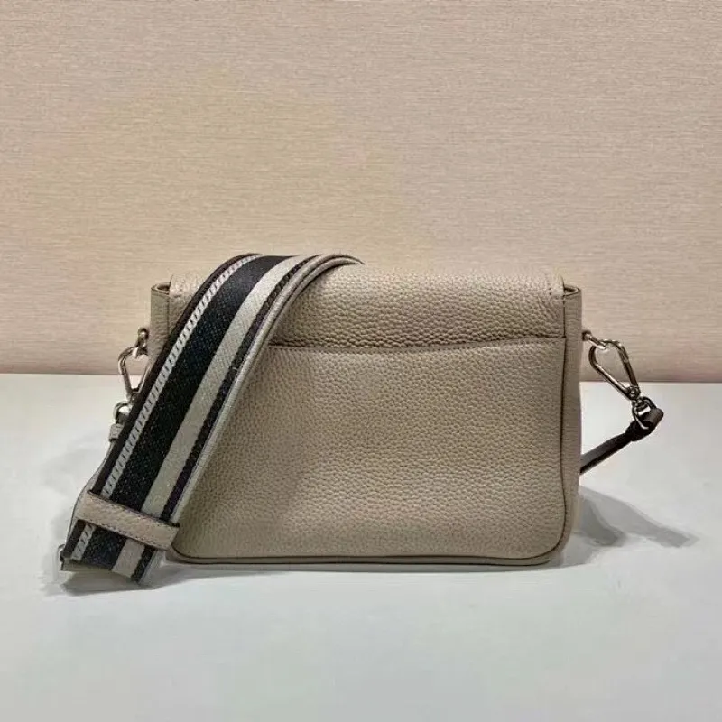 All categories Official website "Brand Women's Bags" Women's Bags 💙 PRADA 2022 official new Prada crossbody bag wholesale Original order quality 58005900 Size: 23-18-9Cm