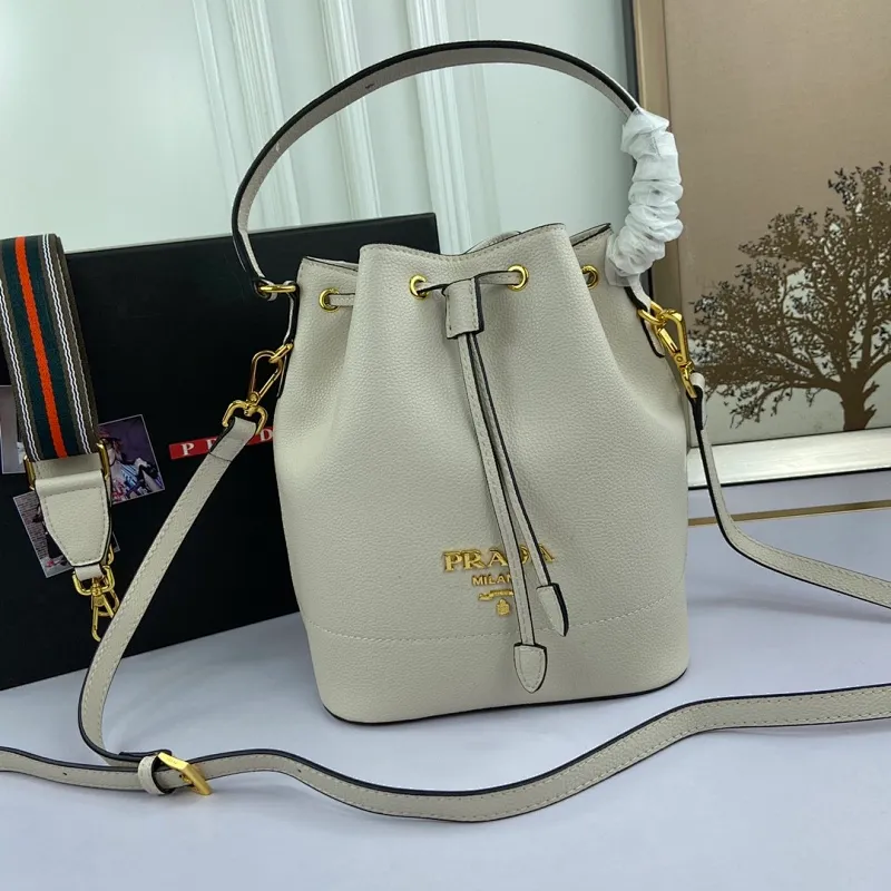 All categories Official website "Brand Women's Bags" Women's Bags 💙 PRADA 2022 official new Prada calfskin pebbled crossbody bag wholesale 58002300 High quality Size: 21-25-15CM