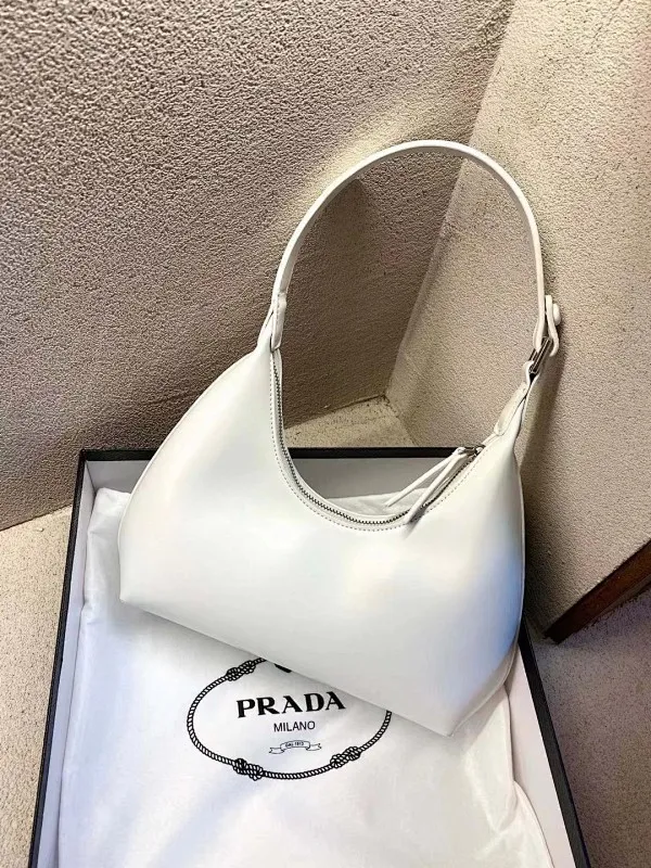 All categories Official website "Brand Women's Bags" Women's Bags 💙 PRADA Fine imitation PRADA, high imitation PRADA bags, PRADA crossbody bags, 2023 official latest version PRADA armpit bags, PRADA bag factory, recommended bags, size: 31-13CM