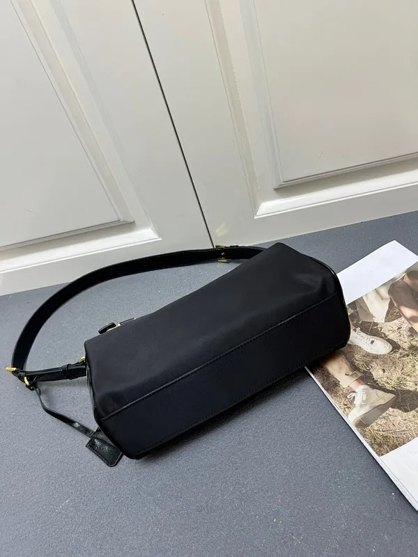 All Categories Official Website "Brand Women's Bags" Women's Bags 💙 PRADA 2025 New PRADA Underarm Bag