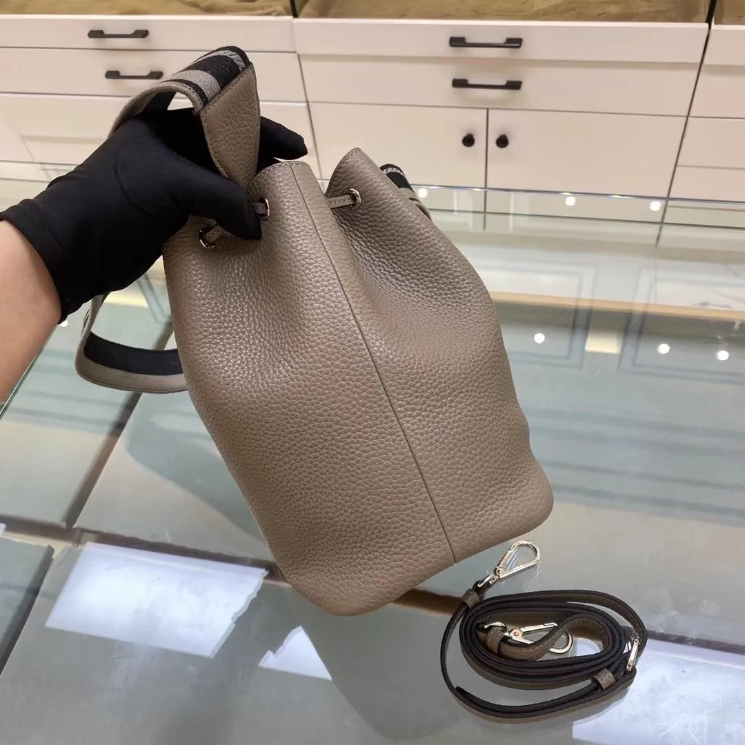 All categories Official website "Brand Women's Bags" Women's Bags 💙 PRADA 2022 Official New Prada Bucket Bag Wholesale Original Order Quality 58006000 Size: 20-25-14Cm