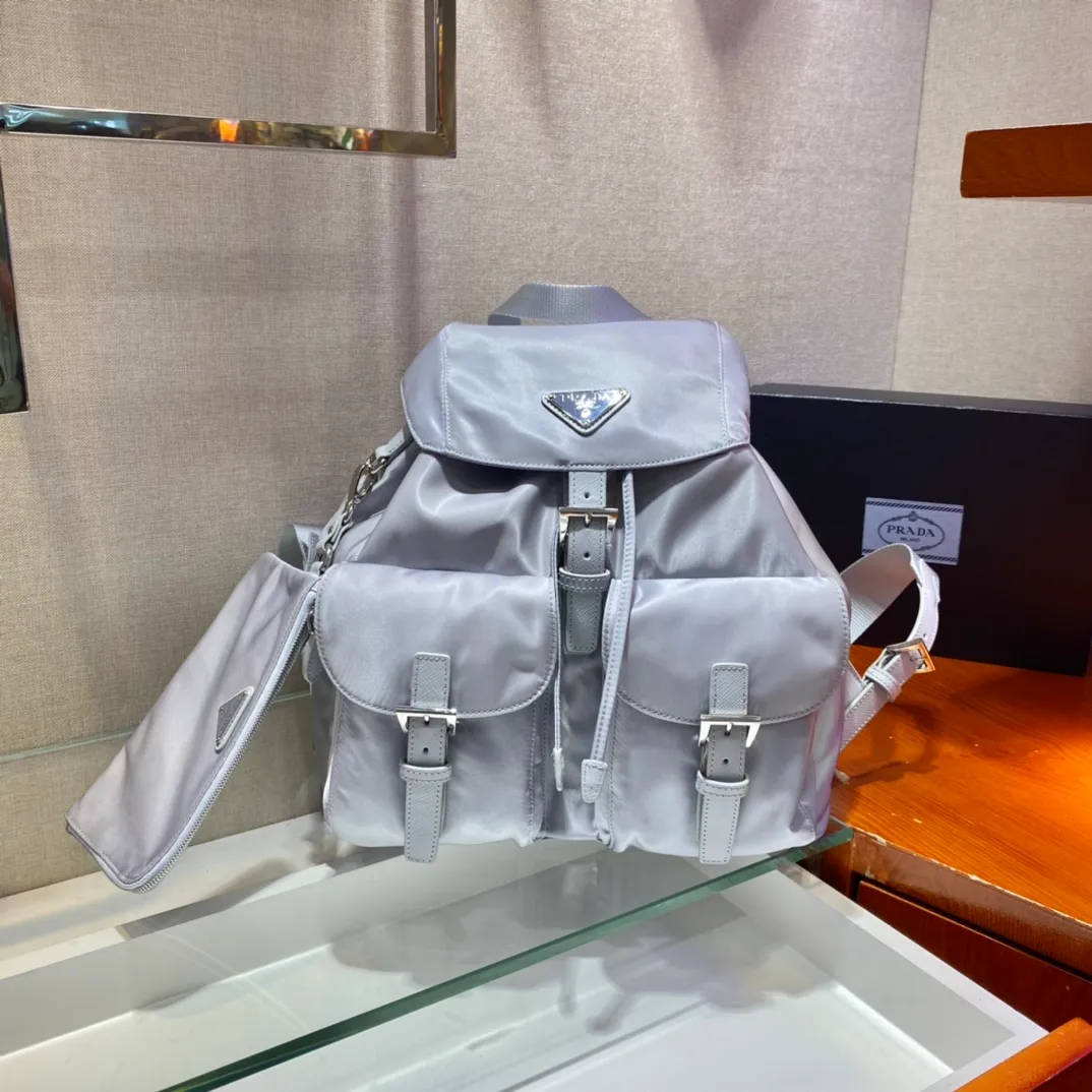 💰1120🎉New Backpack🎉1BZ811👍👍New Color🎉🎉This nylon backpack is trimmed with exquisite Saffiano leather, a blend of multiple materials, and decorated with a triangular logo, highlighting fashionable elegance. It also comes with a detachable small handbag😘😘Light and practical, the upper body effect is super stylish, and it can be matched at will😘😘Fully upgraded nylon fabric👍👍Length 30x Height 32x Bottom 15cm👏👏👏💰💰💰