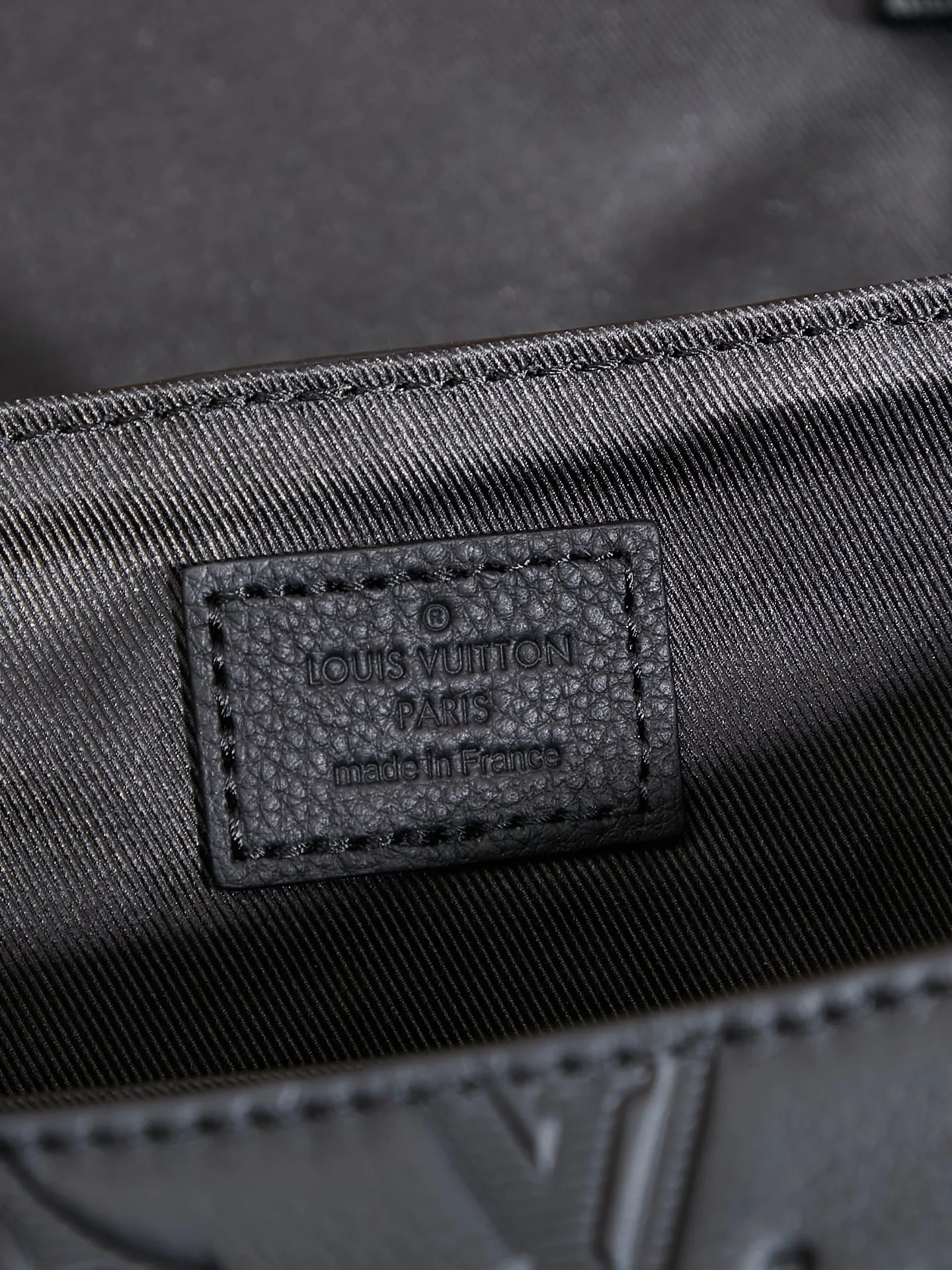 P¥1040👉nfc163C01 dynamic chip version👈【Top inspection-free pure steel hardware】M25121 Voyager messenger bag 33 x 22.5 x 11 (length x height x width) Work details: for reference
