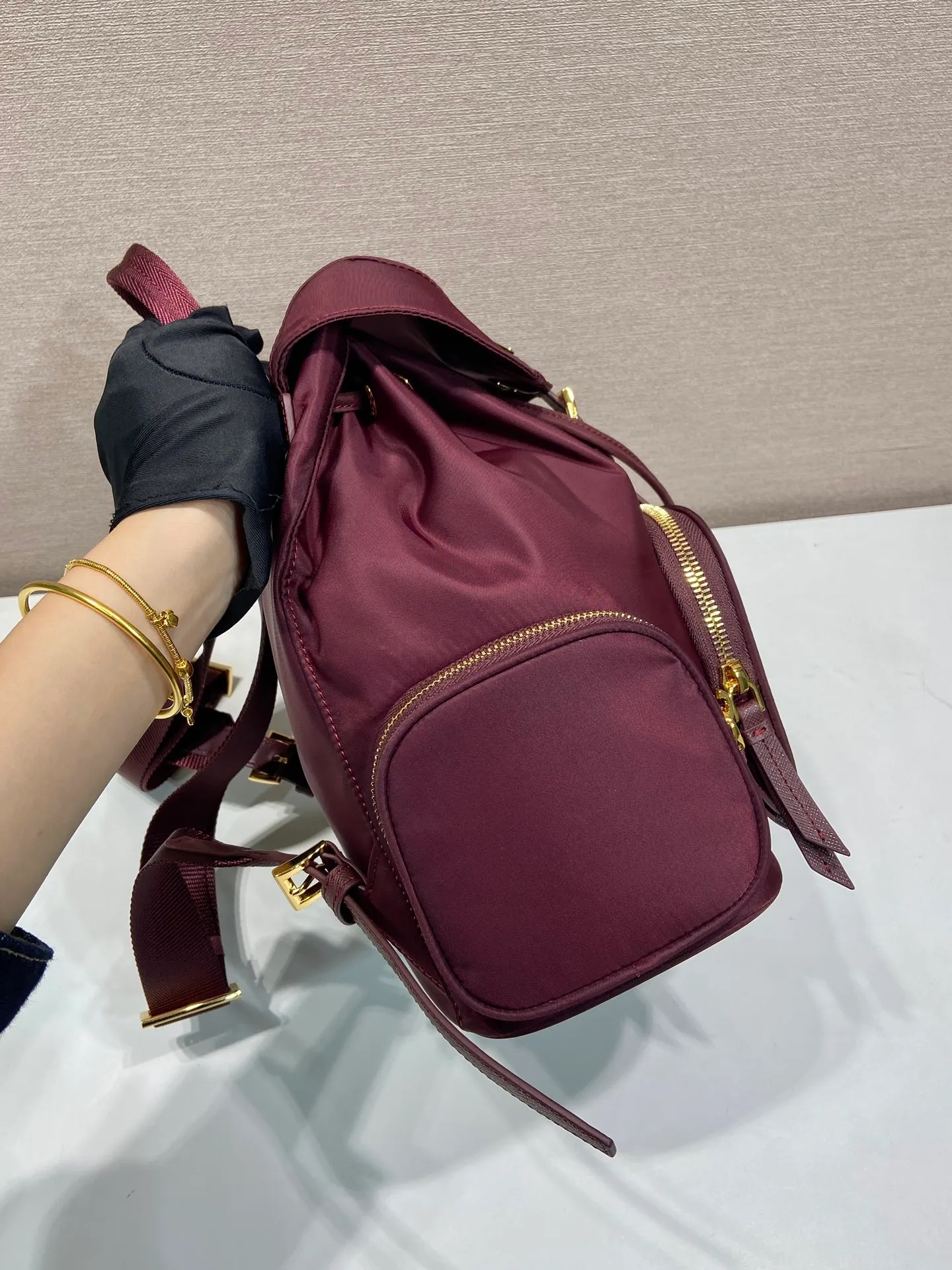 💰1300🎉New product🎉1BZ081 Backpack🎉🎉 This backpack is made of imported nylon fabric. The body of the bag is designed with three zipper pockets. The bag opening is opened and closed with a flip drawstring. It has top-grade hardware, large capacity, and many pockets. It is very practical. Length 24.5x Height 29x Bottom 12cm🎉🎉🎉💰💰💰