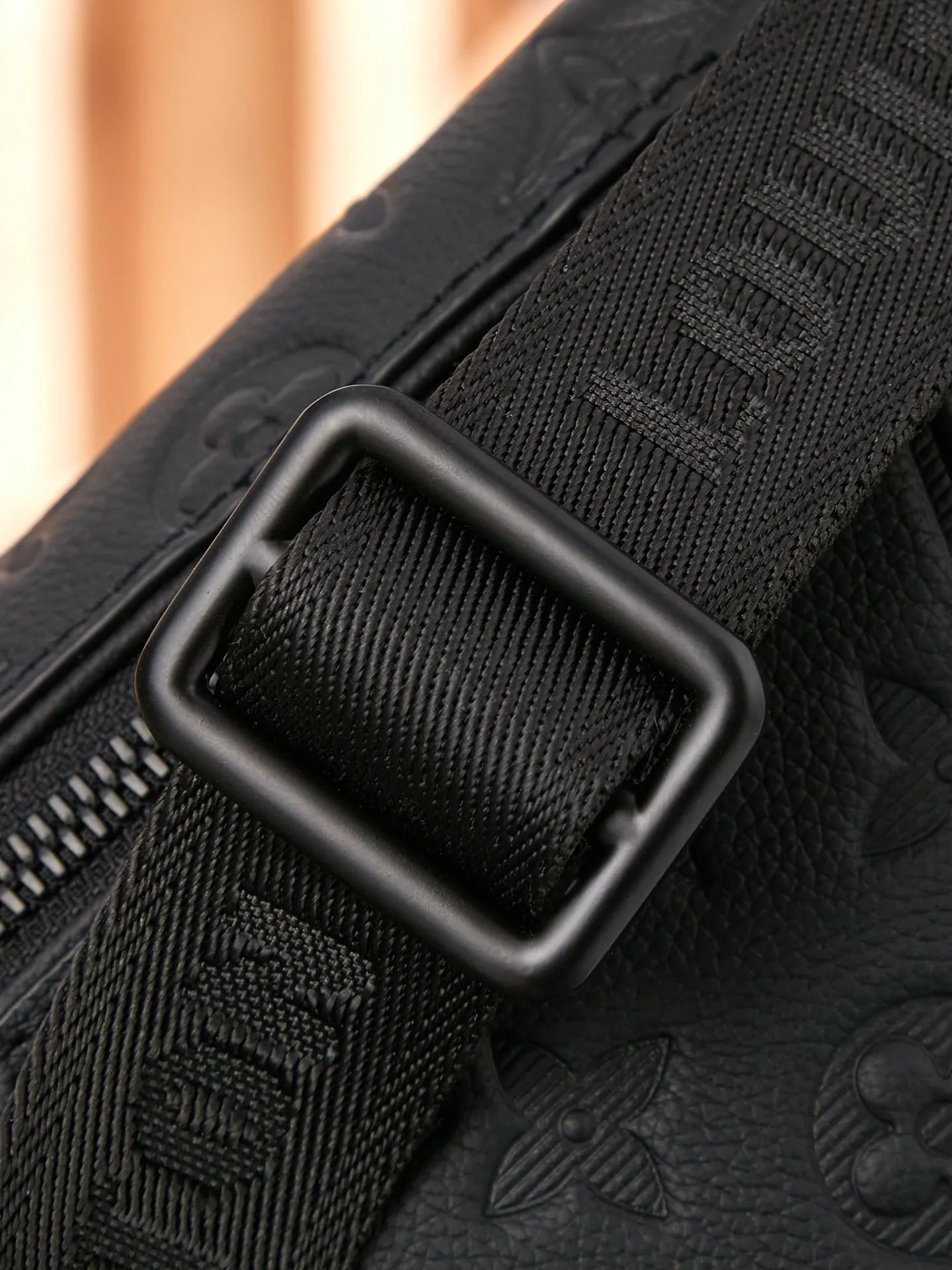 P¥840👉nfc163C01 dynamic chip version👈【Top inspection-free pure steel hardware】M46036 This Discovery waist bag chest bag 44 x 15 x 9 cm (length x height x width) Work details: For reference