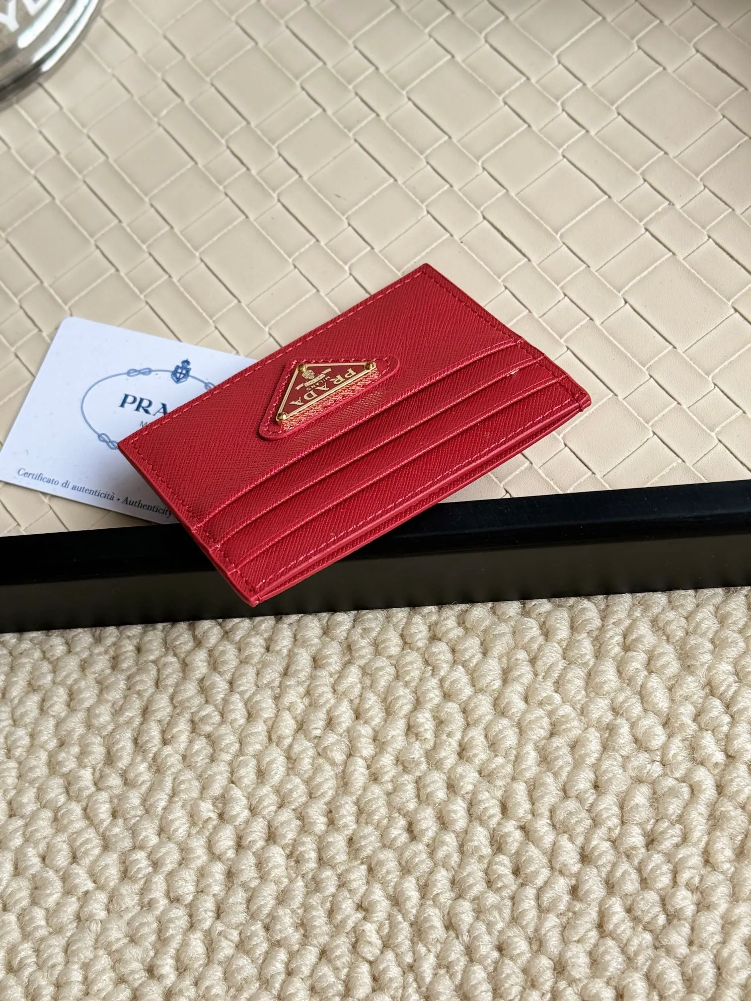 💰110prada popular card holder, unisex small card holder, black, model 1MC025 Triangle Wheat series, nine colors, made of cross-grain cowhide, 6 card slots ➕ one middle sandwich, can hold multiple cards and zeros 💰, size 11.2×8.5cm, real shot, what you see is what you get
