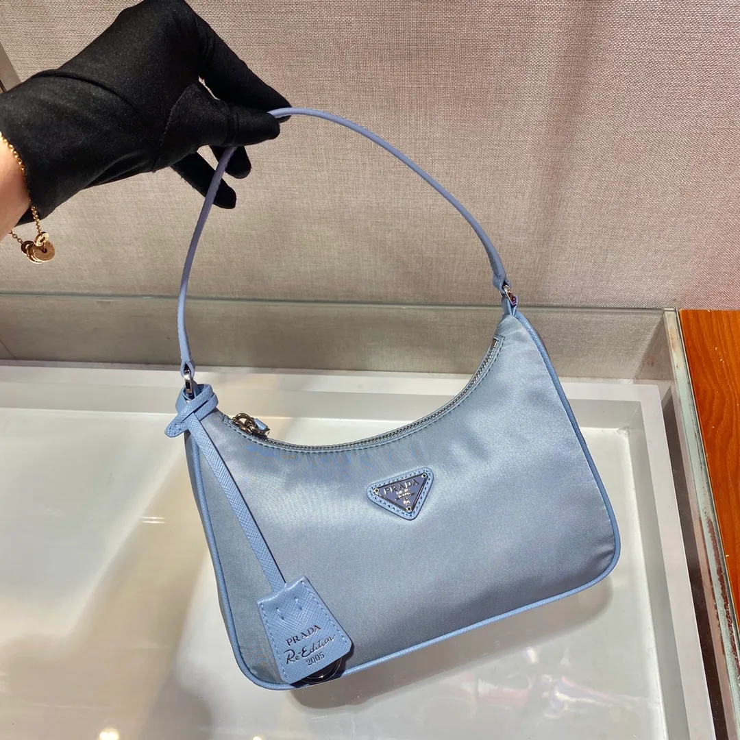 💰700🔥Leather shoulder strap Hobo bag🔥Original quality👍New 1NE204 moon-shaped second-hand bag, made of imported original parachute fabric, cross-grain cowhide handle, light The Hobo armpit bag is both convenient and practical. It is super simple and attractive👍👍. It is a small/lightweight/fitable/easy to wear/fashionable armpit bag. It can also be carried by hand and is super easy to use😍😍. It is currently the most popular bag among celebrities, aren’t you excited😜😜, ladies, hurry up, length 22X height 12 people x bottom 6cm👏👏👏💰💰💰