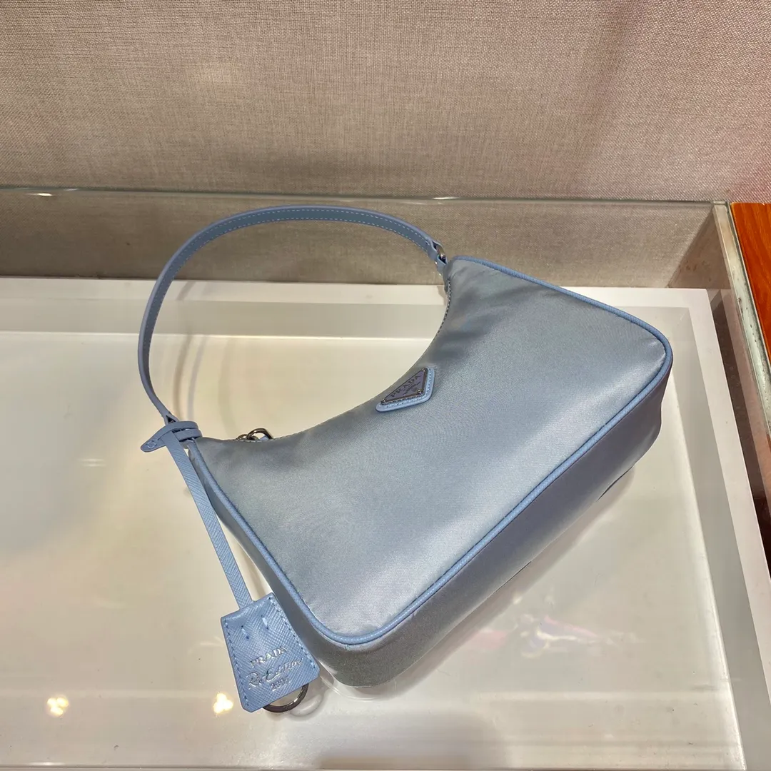 💰700🔥Leather shoulder strap Hobo bag🔥Original quality👍New 1NE204 moon-shaped second-hand bag, made of imported original parachute fabric, cross-grain cowhide handle, light The Hobo armpit bag is both convenient and practical. It is super simple and attractive👍👍. It is a small/lightweight/fitable/easy to wear/fashionable armpit bag. It can also be carried by hand and is super easy to use😍😍. It is currently the most popular bag among celebrities, aren’t you excited😜😜, ladies, hurry up, length 22X height 12 people x bottom 6cm👏👏👏💰💰💰