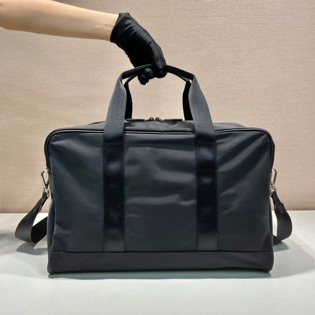 💰1320🎉New travel bag🎉2VC796A with long shoulder strap🎉🎉 This travel bag is made of imported nylon fabric/cross-grain cowhide, woven nylon with handles, an enamel triangle metal logo on the front, and a detachable long shoulder strap🎉, very casual and simple. It’s no problem to carry it for daily use or on business trips😘Hurry up and get it🎉🎉 Length 44x Height 28x Bottom 23cm