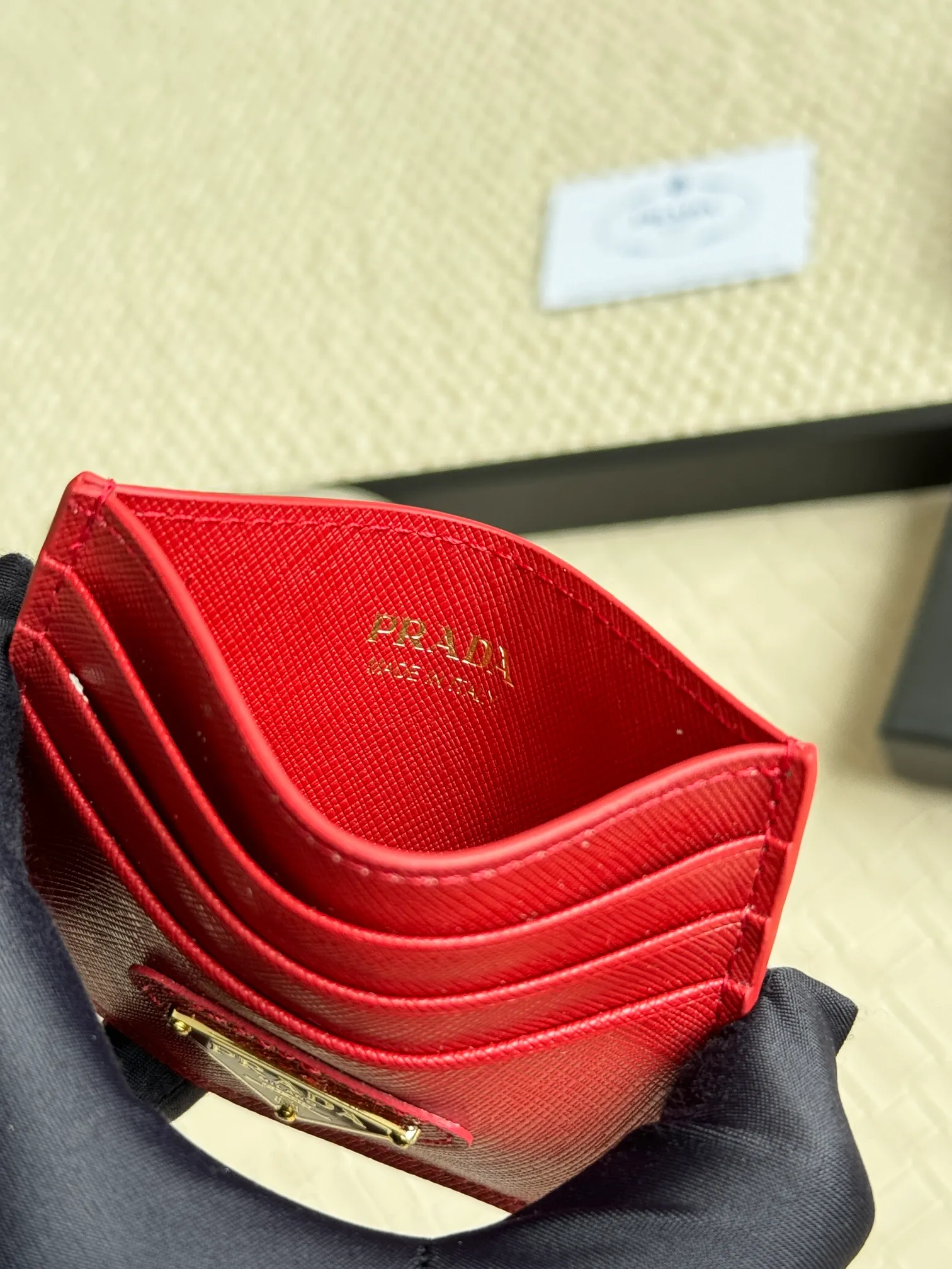 💰100prada popular card holder, unisex small card holder, black, model 1MC025 Triangle Wheat series, nine colors, made of cross-grain cowhide, 6 card slots ➕ a middle mezzanine, which can hold multiple cards and zeros 💰, size 11.2×8.5cm, taken in kind, what you see is what you get