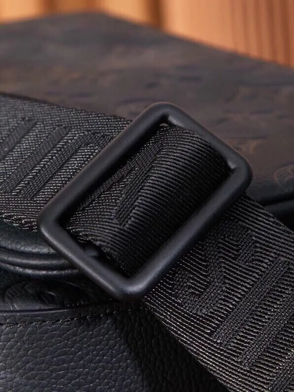 P¥1040👉nfc163C01 dynamic chip version👈【Top original order, all steel hardware】This Trio messenger bag Model: M46602 Product details: For reference