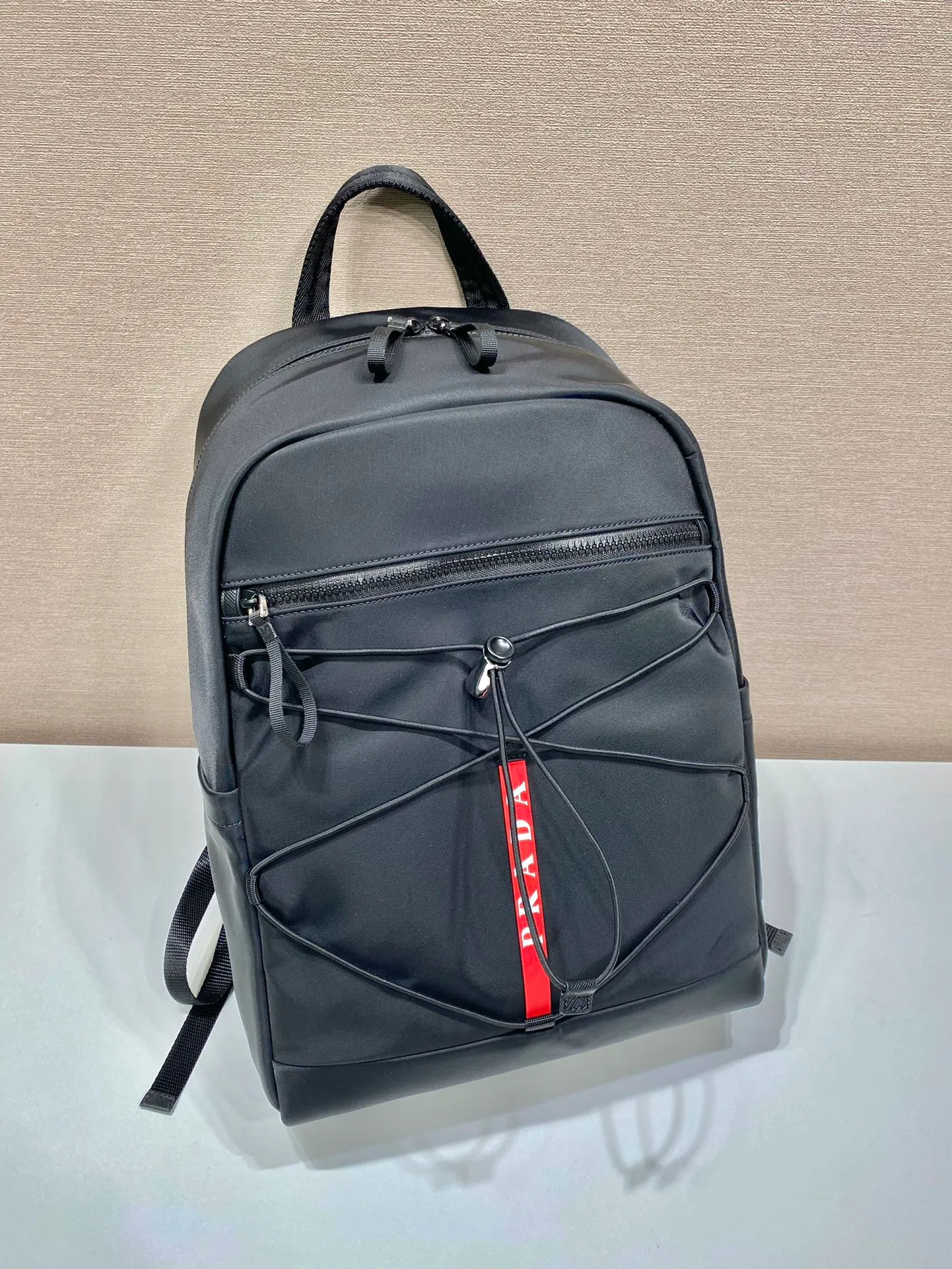 💰1320🎉New Backpack🎉2VZ085🎉🎉 This backpack is made of imported nylon, equipped with spacious external zipper pockets and adjustable shoulder straps, presenting a multi-functional design style. Linea Rossa latex logo label with unique decoration. Fashionable and elegant, worth owning, hurry up and get it🎉🎉 Length 40x Height 43x Bottom 17cm