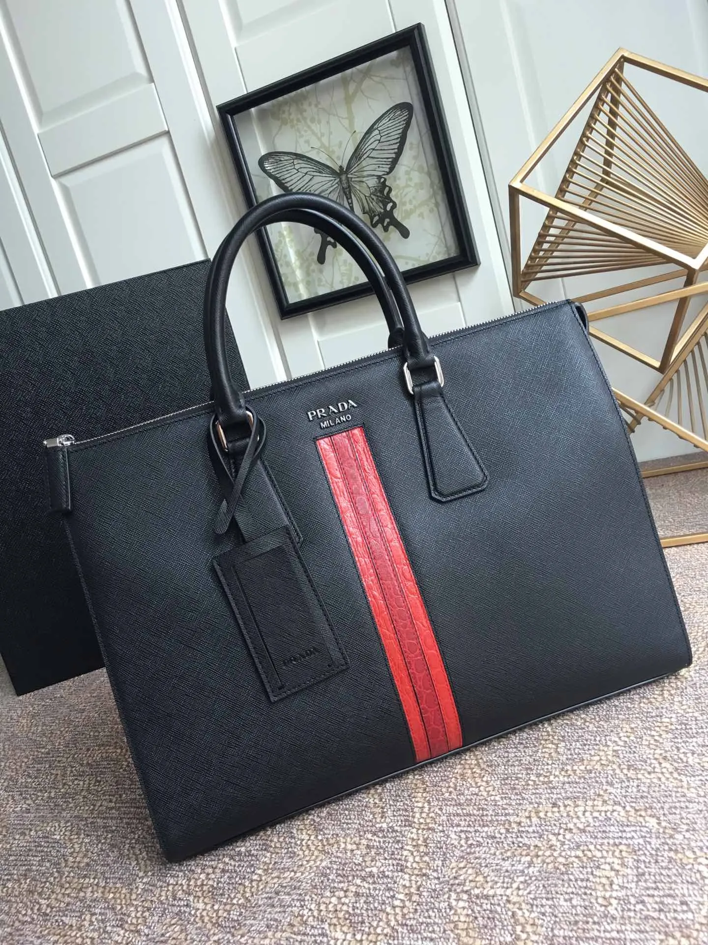 Exclusive debut🎉🎉🎉, 2VE030G, made of original cross-grain cowhide, with crocodile leather inlay in the middle, looking extra classy [strong][strong][strong], polished steel logo metal, single The mezzanine is designed with one side bag/one zipper bag/two mobile phone pockets, light and practical, the best for men😘, 175 OEM code, length 38x height 29 bottom 6cm, 💰2100