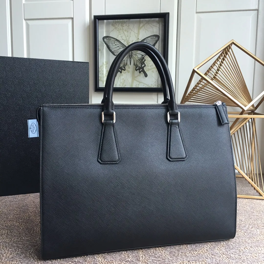 Exclusive debut🎉🎉🎉, 2VE030G, made of original cross-grain cowhide, with crocodile leather inlay in the middle, looking extra classy [strong][strong][strong], polished steel logo metal, single The mezzanine is designed with one side bag/one zipper bag/two mobile phone pockets, light and practical, the best for men😘, 175 OEM code, length 38x height 29 bottom 6cm, 💰2100