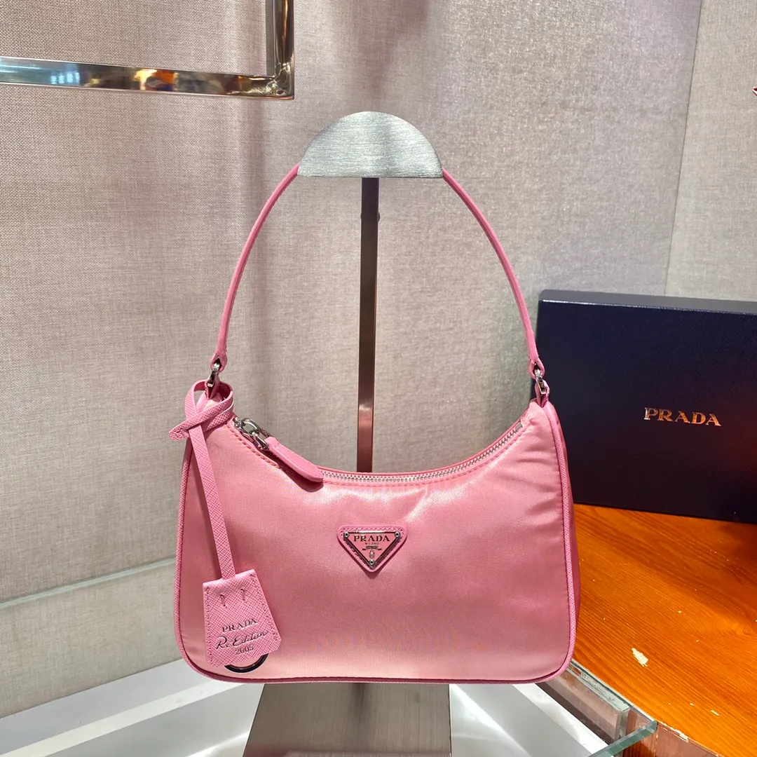 🔥New Hobo bag🔥Original quality👍New 1NE204 moon-shaped second-hand bag, made of imported original parachute fabric, hand-operated cross-grain cowhide, lightweight and practical Hobo armpit bag, super simple and eye-catching👍👍, small/light/packable/easy to wear/fashionable armpit bag, and can be carried by hand, super easy to use😍😍. It is currently the most popular bag among celebrities, aren’t you excited😜😜, ladies, hurry up, length 22X height 12 people x base 6cm👏👏👏💰💰💰P700