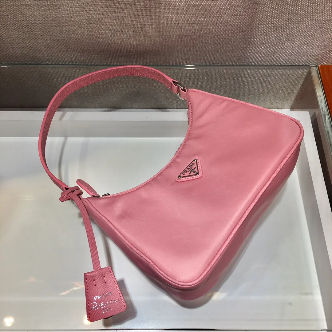 🔥New Hobo bag🔥Original quality👍New 1NE204 moon-shaped second-hand bag, made of imported original parachute fabric, hand-operated cross-grain cowhide, lightweight and practical Hobo armpit bag, super simple and eye-catching👍👍, small/light/packable/easy to wear/fashionable armpit bag, and can be carried by hand, super easy to use😍😍. It is currently the most popular bag among celebrities, aren’t you excited😜😜, ladies, hurry up, length 22X height 12 people x base 6cm👏👏👏💰💰💰P700