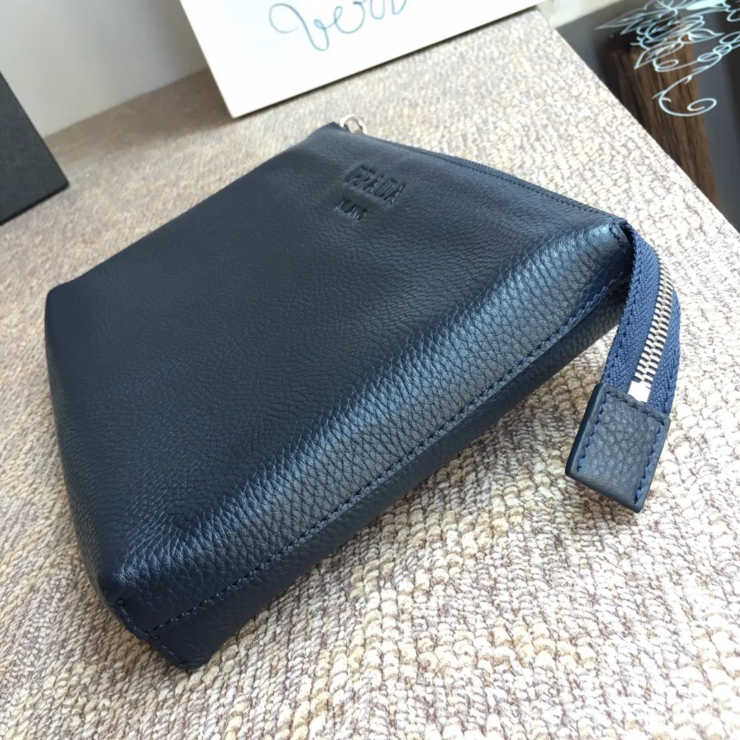 💰1060, the popular handbag has arrived again, 0050 blue, top quality. Made of imported deerskin pattern, inner and outer leather, 175 OEM code, length 29x height 18cm