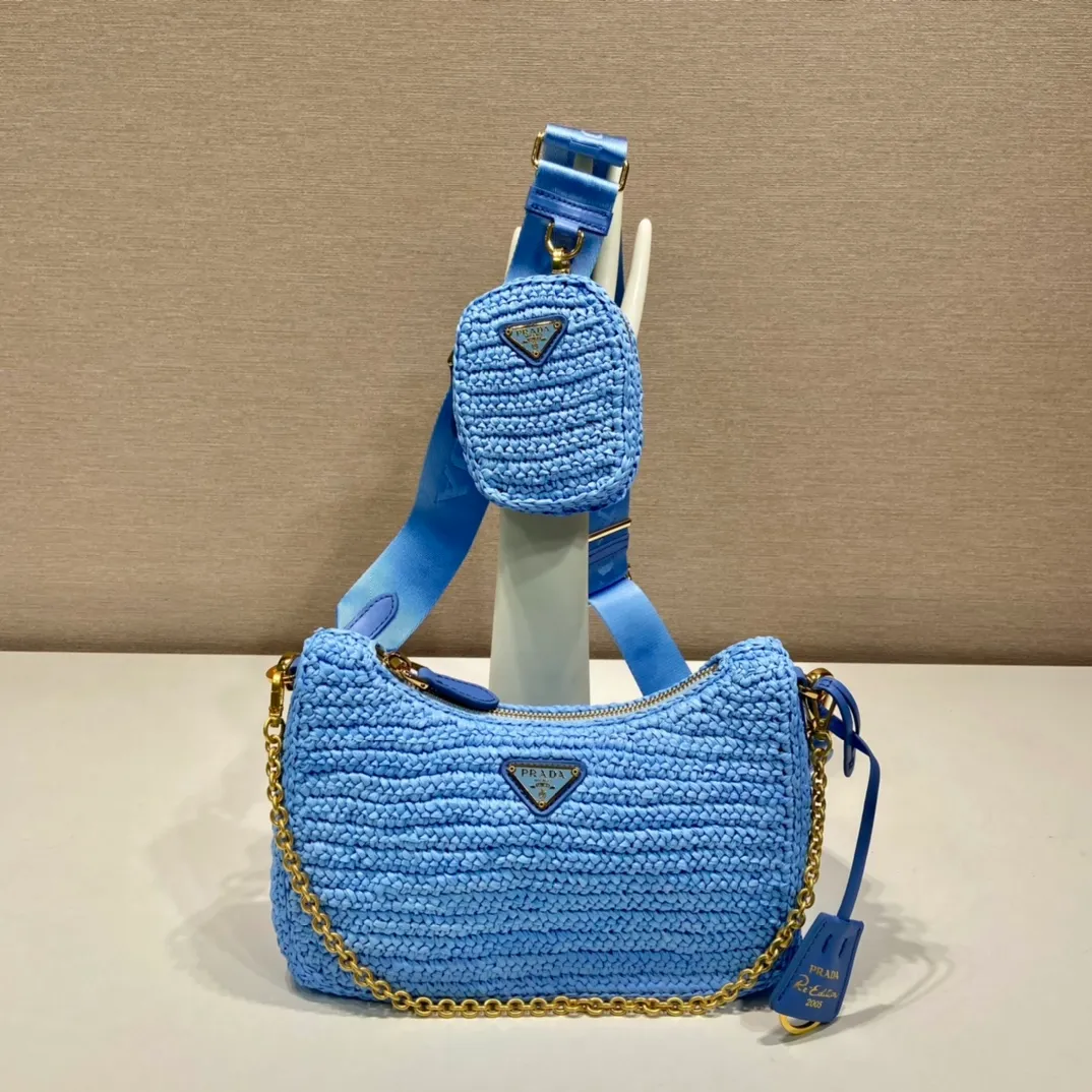 💰1560🎉Straw three-in-one🎉1BH204🎉🎉New color This pure hand-knitted three-in-one design is great👏👏three uses in one pack🎉🎉This complicated craftsmanship looks very elegant/fashionable. What I love most is that there is a small pendant (small bag) hanging on the shoulder strap. The upper body effect is very good and the return rate is 100%😘A must-have for summer🎉Hurry up and get it🎉🎉 Length 23x Height 16x Bottom 7cm