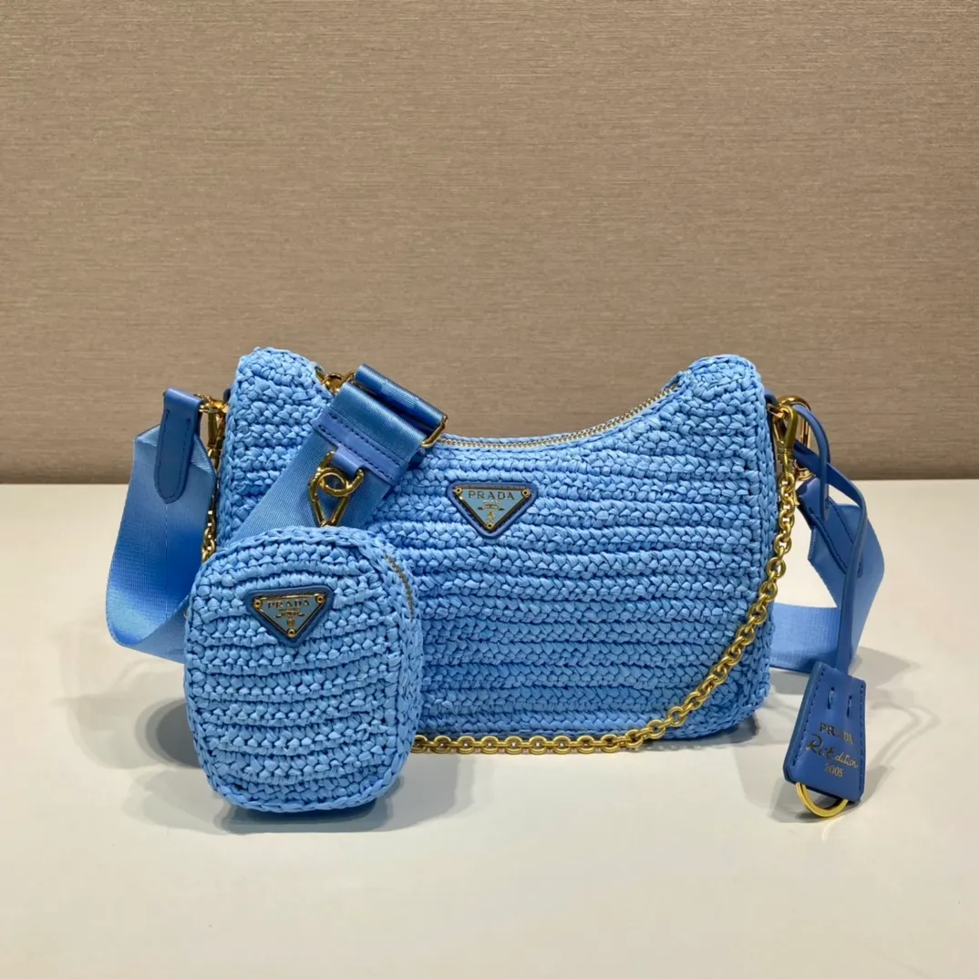 💰1560🎉Straw three-in-one🎉1BH204🎉🎉New color This pure hand-knitted three-in-one design is great👏👏three uses in one pack🎉🎉This complicated craftsmanship looks very elegant/fashionable. What I love most is that there is a small pendant (small bag) hanging on the shoulder strap. The upper body effect is very good and the return rate is 100%😘A must-have for summer🎉Hurry up and get it🎉🎉 Length 23x Height 16x Bottom 7cm