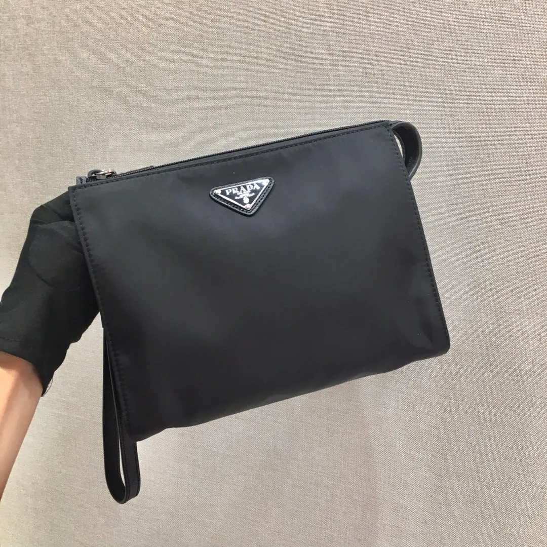 💰700, classic handbag👏👏👏2NE789 triangle mark. Made of imported nylon material/cowhide, detachable leather wrist strap, polished steel metal accessories👏👏👏165 OEM code, light and fashionable🤗🤗🤗, length 24x height 17 bottom 6.5cm,