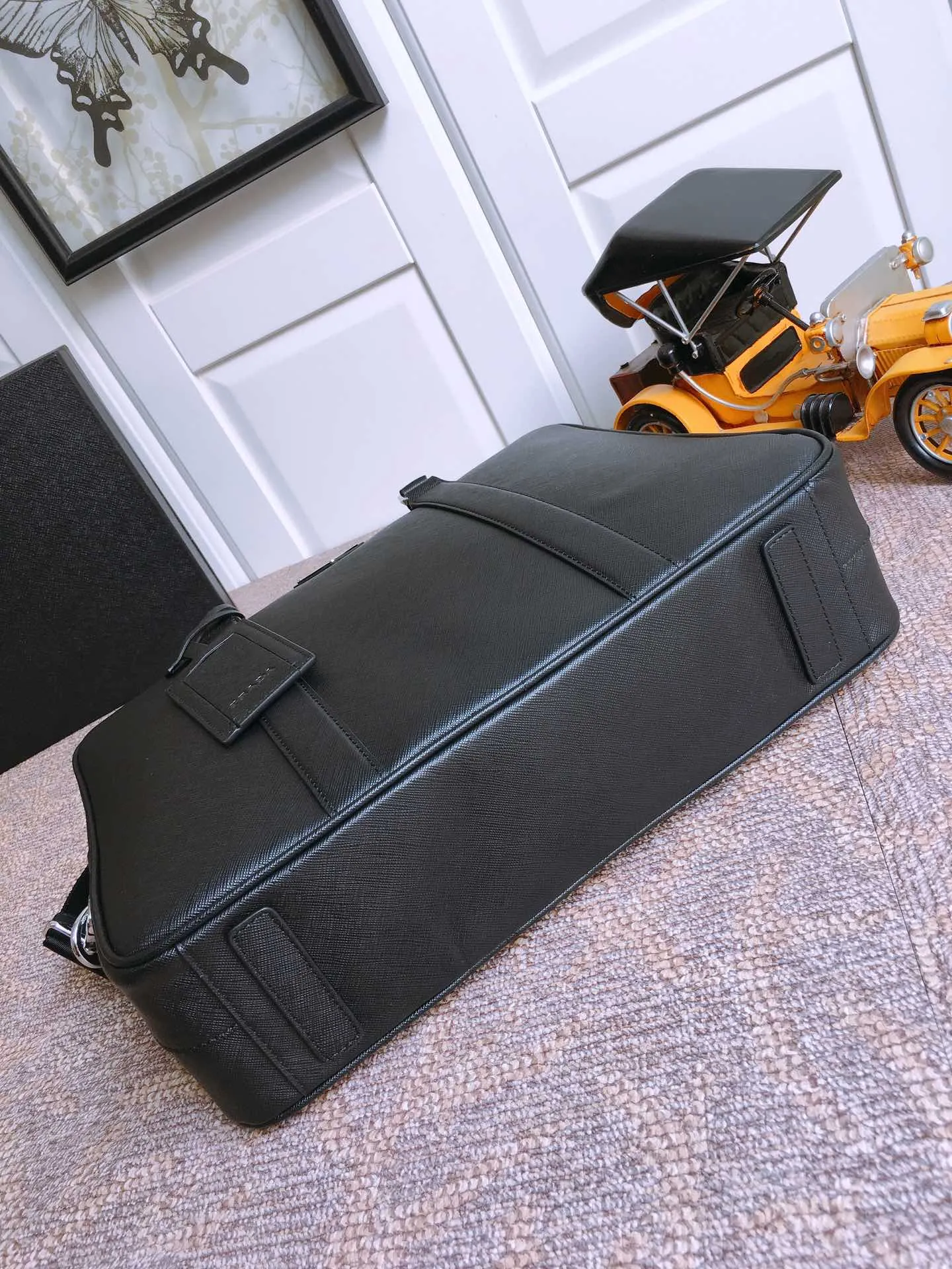 💰2000🎉Classic hot model🎉0661 has been shipped👏👏, using imported cross-grain cowhide, top-grade hardware, and imported sheepskin inside👏🏻👏🏻Classic and fashionable, a classic model that will never go out of style👍👍, length 36X height 28x bottom 9cm.👍👍👍