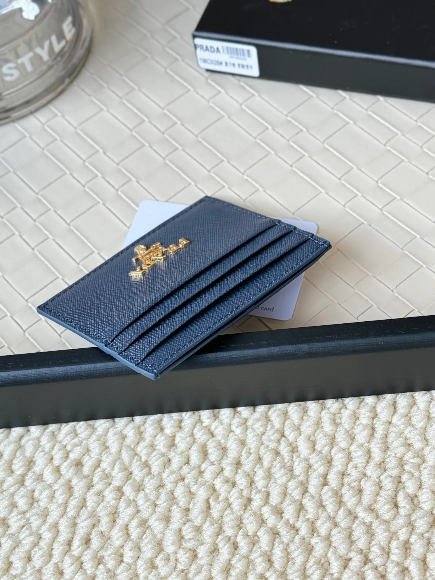 💰110prada popular card holder, unisex small card holder, black, model 1MC025, loose lettering Triangle Wheat series, nine colors, made of cross-grain cowhide, 6 card slots ➕ One middle sandwich, can place multiple cards and zeros 💰, size 11.2×8.5cm, real shot, what you see is what you get