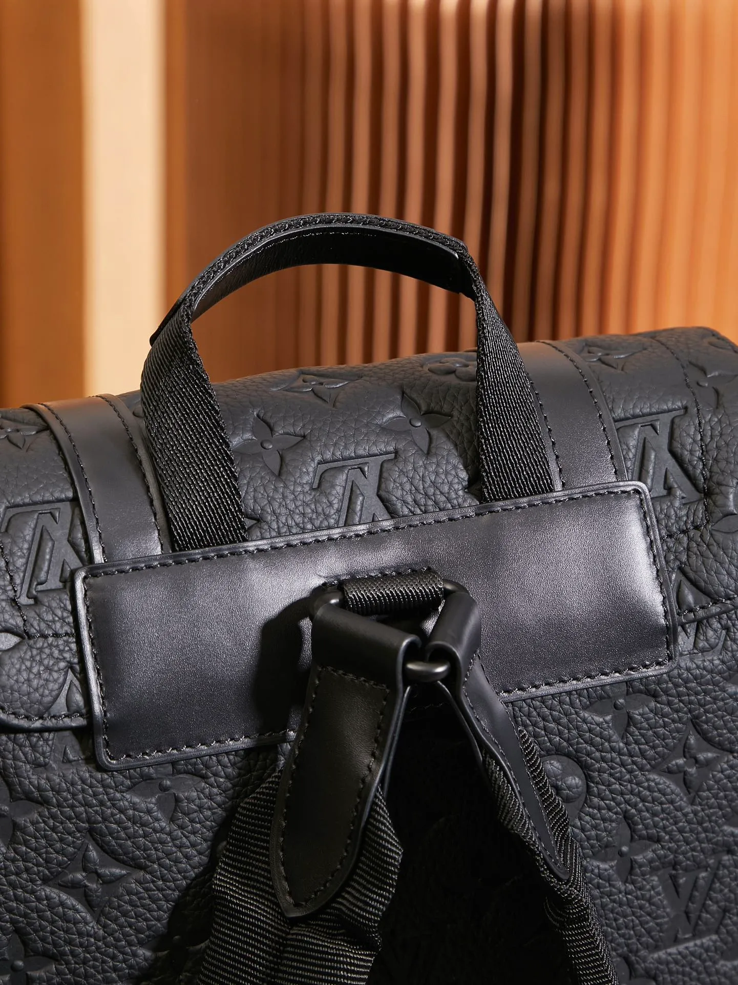 P¥1360👉nfc163C01 dynamic chip version👈This Christopher medium backpack M55699 top-level inspection-free🇫🇷All steel hardware Size: 38*44*12.5cm [Essential details, every detail is impeccable]