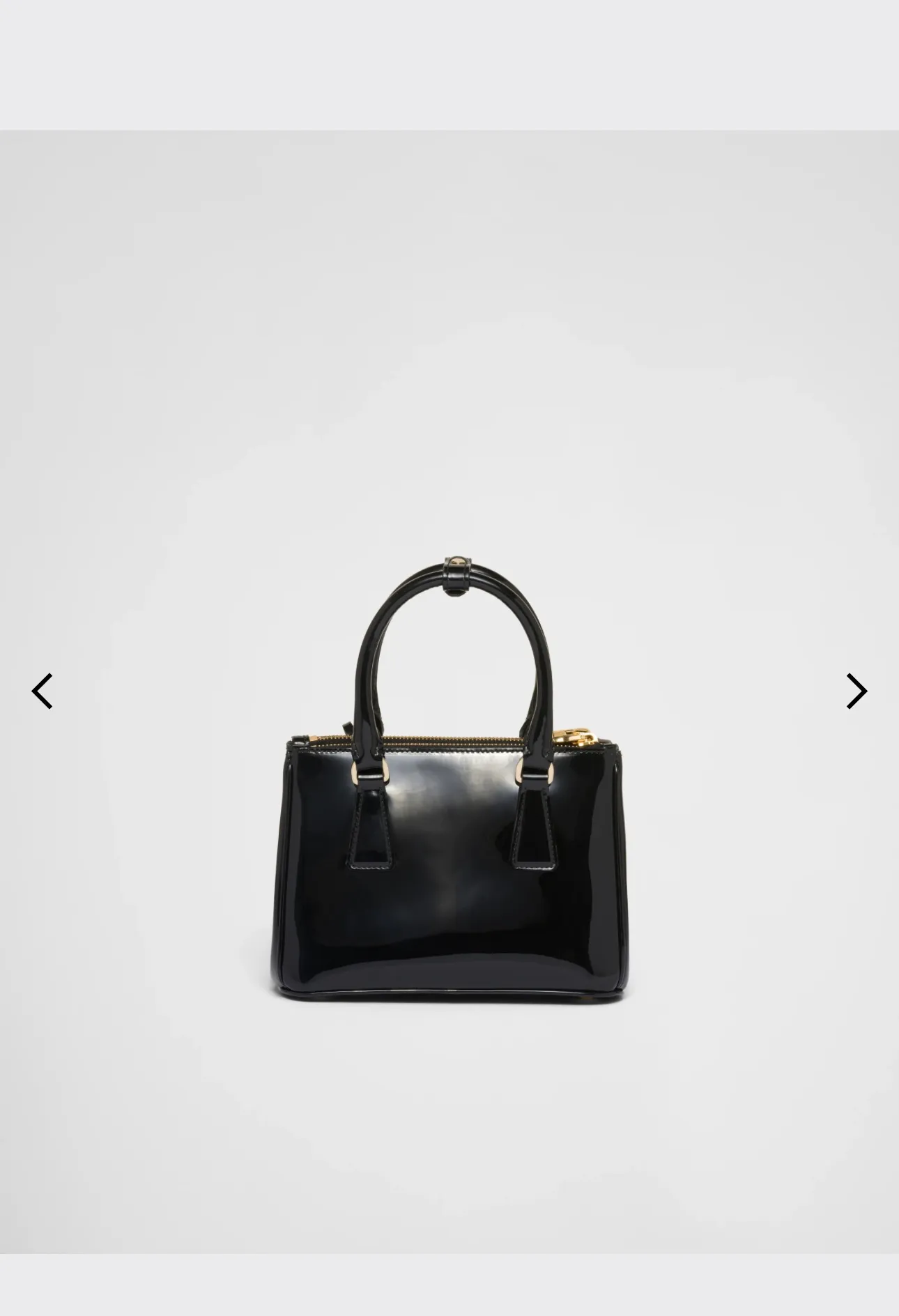 💰1700🎉mini killer🎉1BA906 patent leather🎉🎉 This Galleria handbag is made of imported patent leather, equipped with a detachable shoulder strap and top-grade brushed hardware👍👍. It is a unique interpretation of classic and timeless elegance. For beauties in the current era of fashionable small bags. It’s worth owning, it can be used easily for girls’ daily travel📱💄🚗🔑, it has a large capacity, is beautiful and practical🙊🙊It is a bag that will never go out of style anytime you use it😘😘Hurry up and get it👏👏 Length 20x Height 15x Bottom 9.5cm