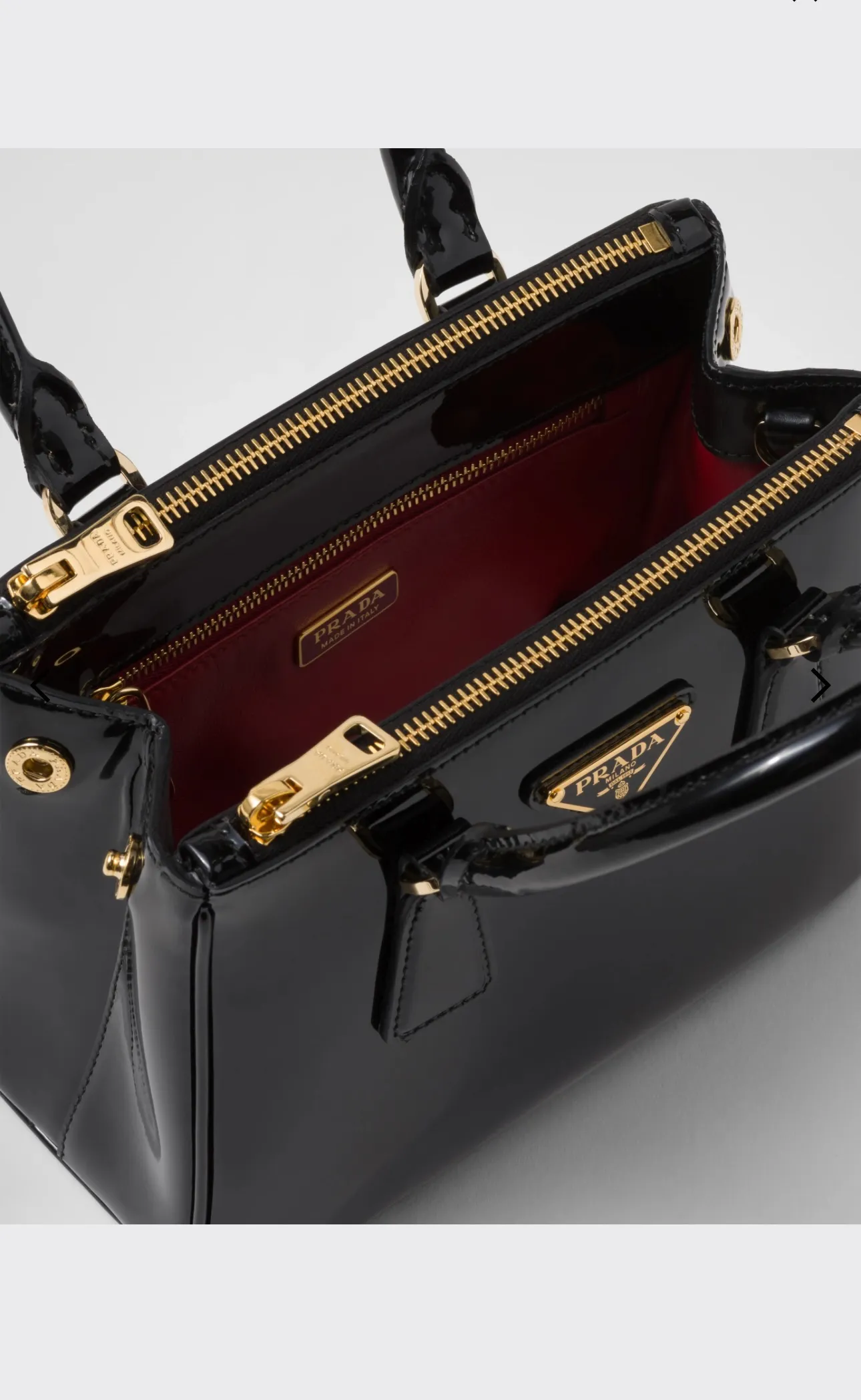 💰1700🎉mini killer🎉1BA906 patent leather🎉🎉 This Galleria handbag is made of imported patent leather, equipped with a detachable shoulder strap and top-grade brushed hardware👍👍. It is a unique interpretation of classic and timeless elegance. For beauties in the current era of fashionable small bags. It’s worth owning, it can be used easily for girls’ daily travel📱💄🚗🔑, it has a large capacity, is beautiful and practical🙊🙊It is a bag that will never go out of style anytime you use it😘😘Hurry up and get it👏👏 Length 20x Height 15x Bottom 9.5cm