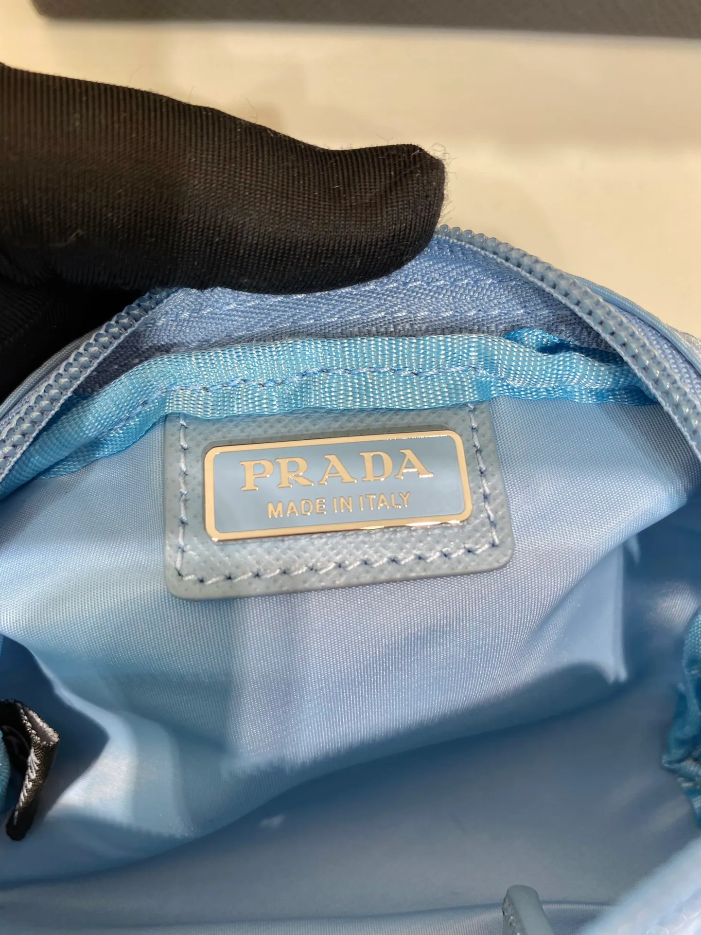 💰280🎉Coin purse🎉1NA339 new product🎉🎉 This clutch bag is made of innovative Prada Re-Nylon regenerated nylon. The bag has a zipper design, the inner pocket is equipped with a zipper pocket, top-grade hardware, large capacity space, cards/car keys🔑/lipstick💄/all no problem, babies, the little handbag you have been longing for has arrived👏👏 Length 12x Height 8x Bottom 3.5cm🎉🎉🎉👏👏👏