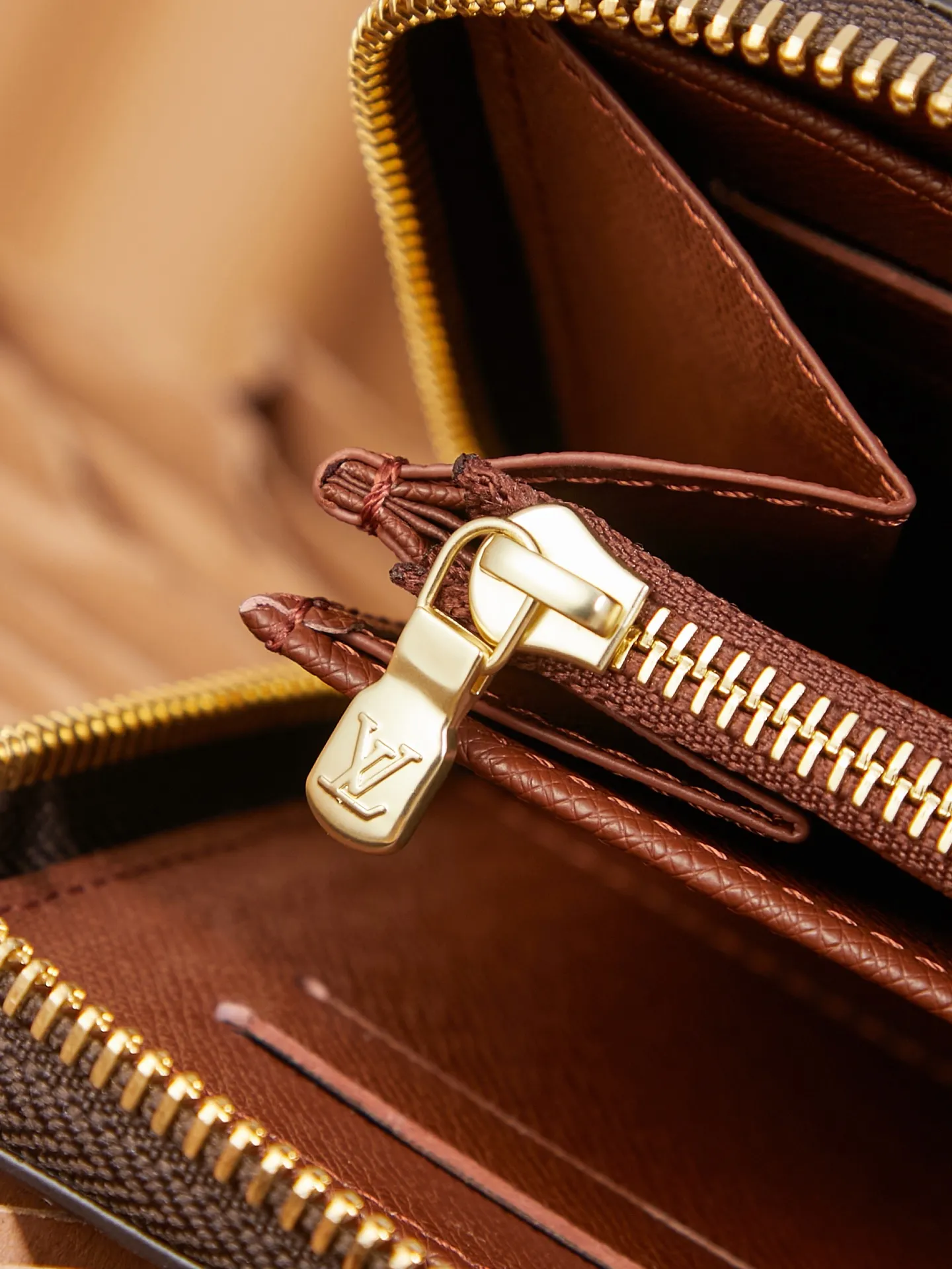 P¥320👉nfc dynamic chip version👈[Top inspection-free pure steel hardware] Large zipper hand wallet M62581 presbyopia inspection-free version 🔍Perfect details 🔍The essence of solid construction!