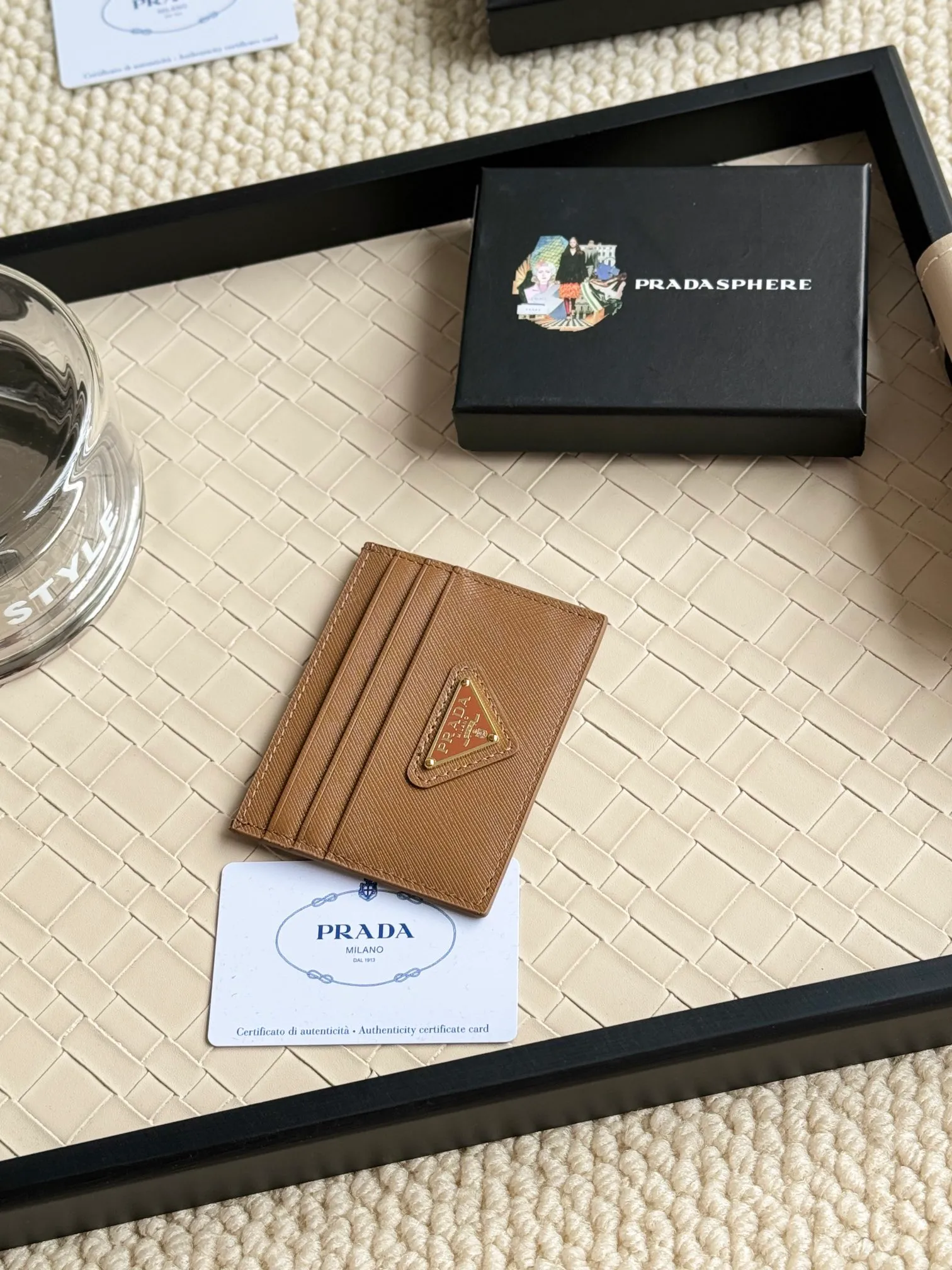 💰100prada popular card holder, unisex small card holder, black, model 1MC025 Triangle Wheat series, nine colors, made of cross-grain cowhide, 6 card slots ➕ a middle mezzanine, which can hold multiple cards and zeros 💰, size 11.2×8.5cm, taken in kind, what you see is what you get