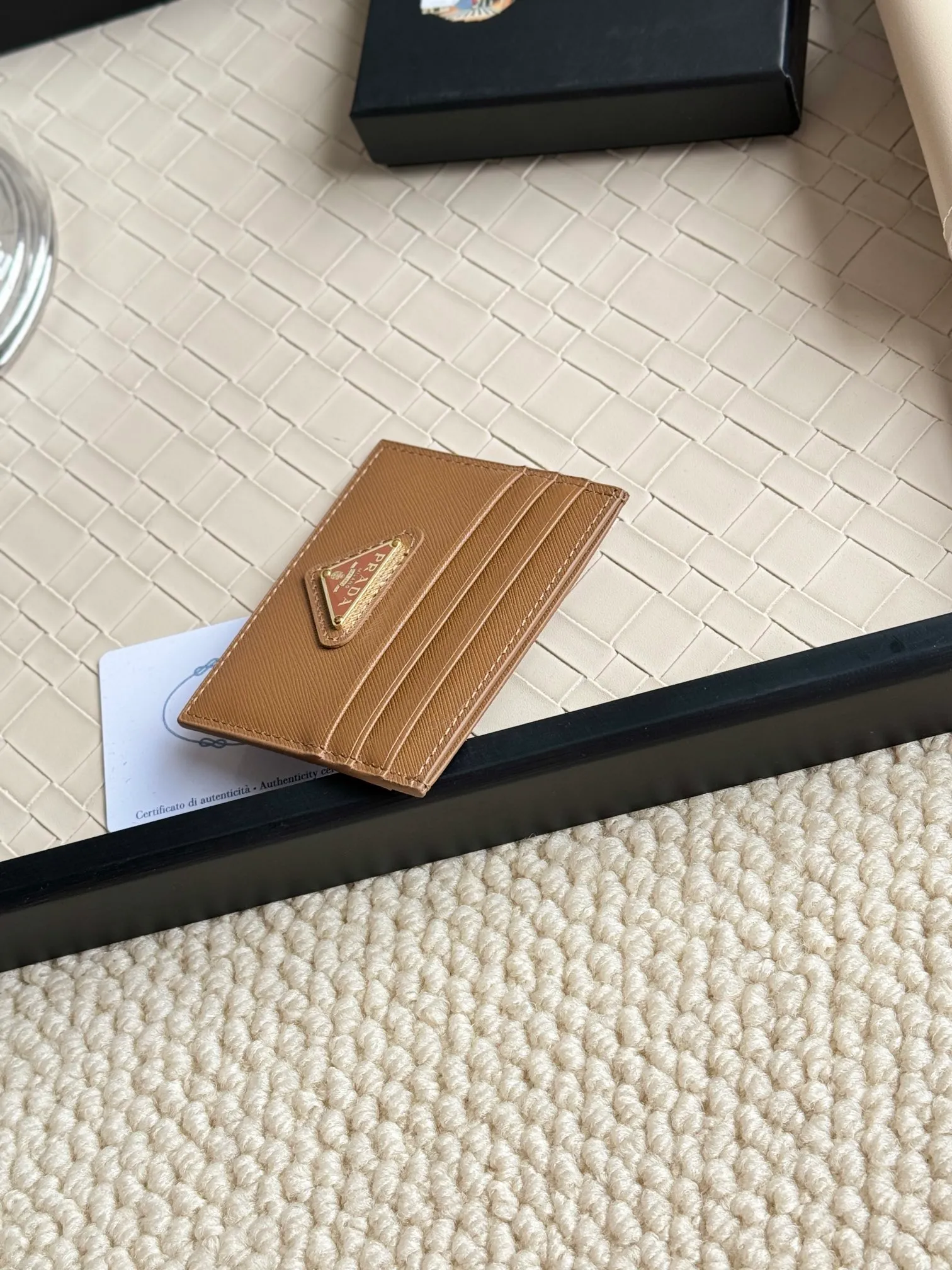 💰100prada popular card holder, unisex small card holder, black, model 1MC025 Triangle Wheat series, nine colors, made of cross-grain cowhide, 6 card slots ➕ a middle mezzanine, which can hold multiple cards and zeros 💰, size 11.2×8.5cm, taken in kind, what you see is what you get