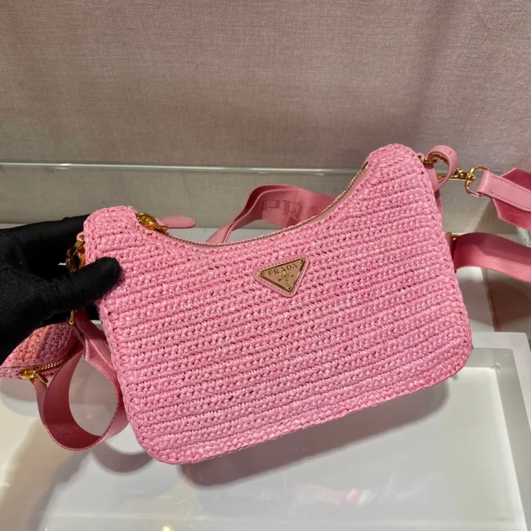 💰1560🎉Straw three-in-one🎉1BH204🎉🎉 This pure hand-knitted three-in-one design is great👏👏three uses in one pack🎉🎉This complicated craftsmanship looks very elegant/fashionable. What I love most is that there is a small pendant (small bag) hanging on the shoulder strap. The upper body effect is very good and the return rate is 100%😘A must-have for summer🎉Hurry up and get it🎉🎉 Length 23x Height 16x Bottom 7cm