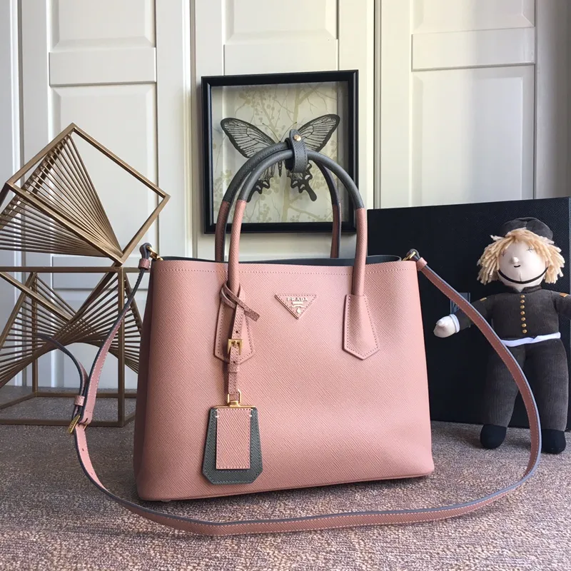 💰2040, P’s classic model 1BG775, arrived in [color][color][color], fully upgraded, using imported thick cross-grain cow + contrasting calf leather inside, top brushed hardware, color matching handle, 175 OEM code, a timeless shopping bag [naughty][naughty][naughty], fashionable and generous, length 33x height 24.5x bottom 14cm