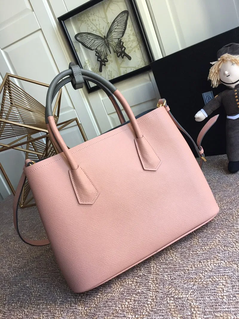 💰2040, P’s classic model 1BG775, arrived in [color][color][color], fully upgraded, using imported thick cross-grain cow + contrasting calf leather inside, top brushed hardware, color matching handle, 175 OEM code, a timeless shopping bag [naughty][naughty][naughty], fashionable and generous, length 33x height 24.5x bottom 14cm