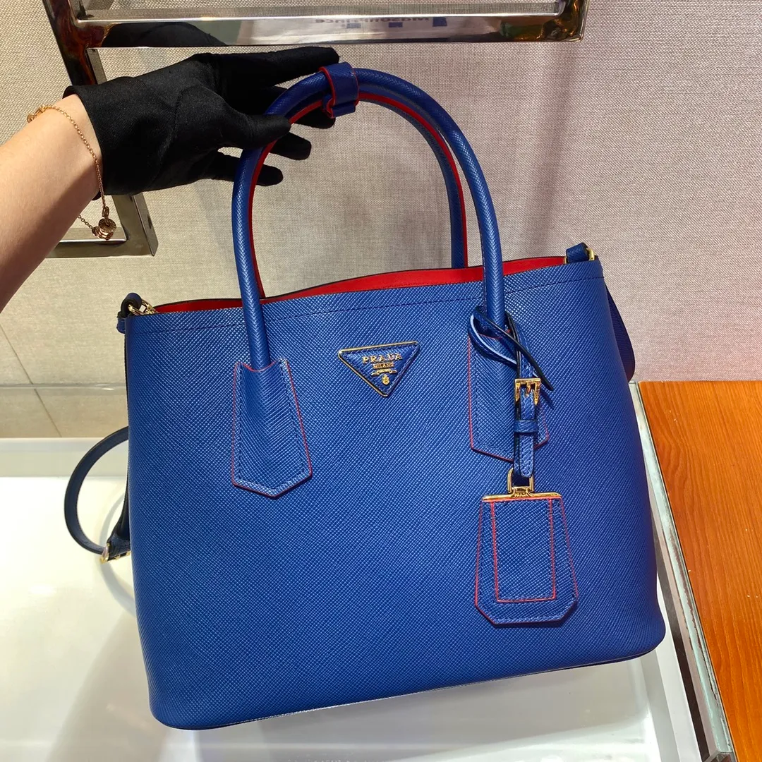 💰2040, P’s classic model 1BG775, new colors arrived [color][color][color], fully upgraded, using imported thick cross-grain cow + contrasting calfskin inside, top brushed hardware , color matching handle, 175 OEM code, a timeless shopping bag [naughty] [naughty] [naughty], fashionable and generous, length 33x height 24.5x bottom 14cm, 💪💪💪💰💰💰
