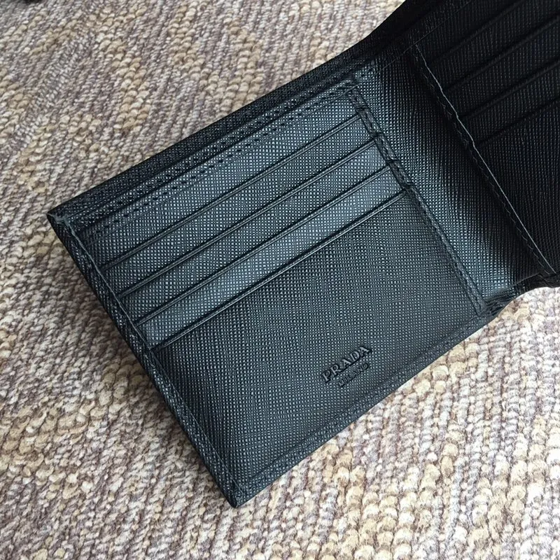 💰440, P family has released men’s short clips, 0513-2 black has been shipped again, it is exactly what men have been asking for, classic and practical, top quality, 175 steel stamp code + complete package